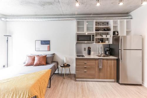 Gateway District Apartment | Urban Elegance Studio Oasis Prime Location