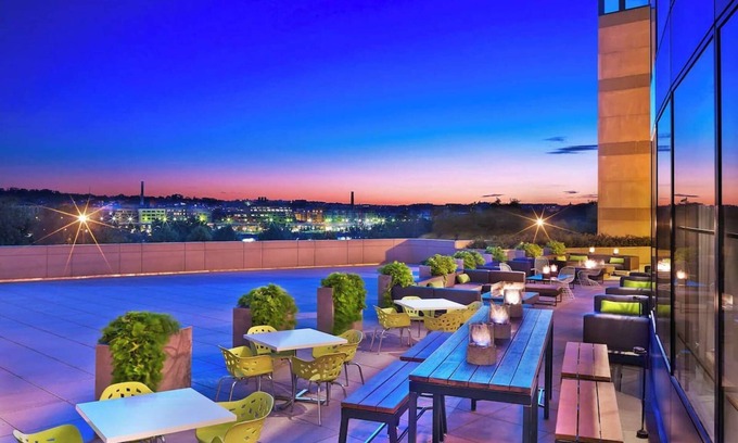 North Rosslyn Hotel | Urban Escape | D.C. Gateway. Gourmet Dining