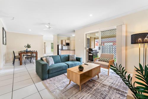 Rothwell House | Urban Escape Spacious Home in Rothwell Sleeps 8