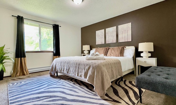 Olympia Apartment | Urban Evergreen Escape (B)