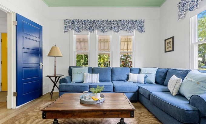 Columbia House | Urban Farmhouse: Sleeps 8, walk to Dining & Drinks