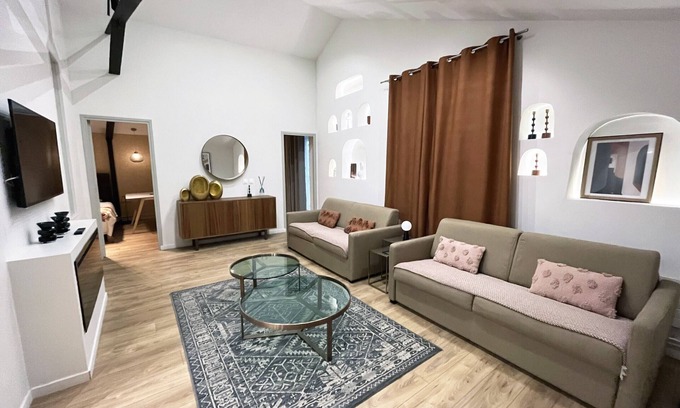 Quartier de la Porte-Saint-Denis Apartment | Urban Flat 161 - Sublime 4BDR Luxury Flat in Paris