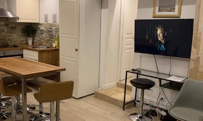Quartier du Mail Apartment | Urban Flat 19 - Charming Flat in Montorgueil