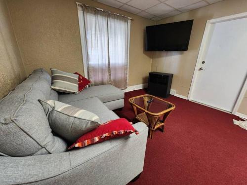 Downtown Niagara Falls Apartment | Urban Getaway on 7th