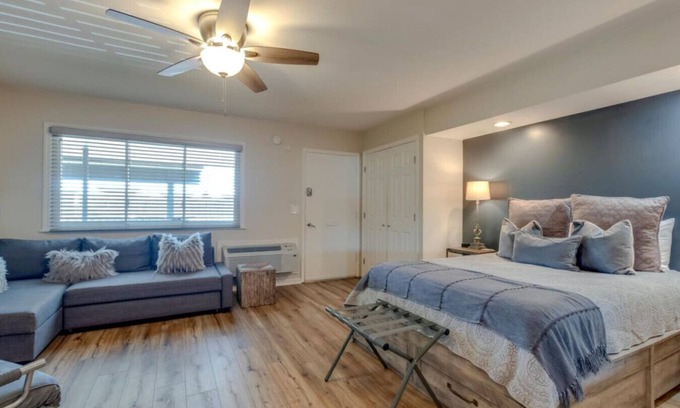 Melrose Apartment | Urban Hideaway: Cozy Studio with Pool Access