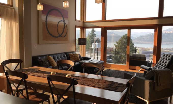 Hood River House | Urban Loft - Downtown luxury loft