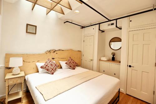 Rittenhouse Row Apartment | Urban Luxe Redefined in Central city Phila