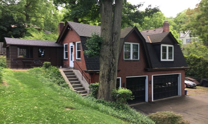 Edgewood House | Urban Oasis Carriage House - US Open