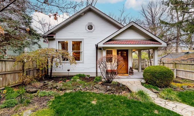 Cherokee Triangle House | Urban Oasis ~ Charming Cottage w/Private Garden