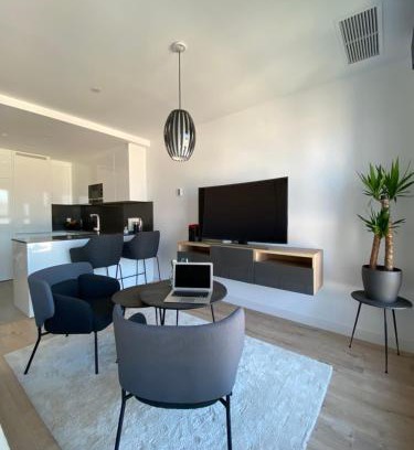 Palma-Palmilla Apartment | Urban Sky Views over Malaga