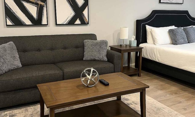 Lake View East Apartment | Urban Studio Hideaway