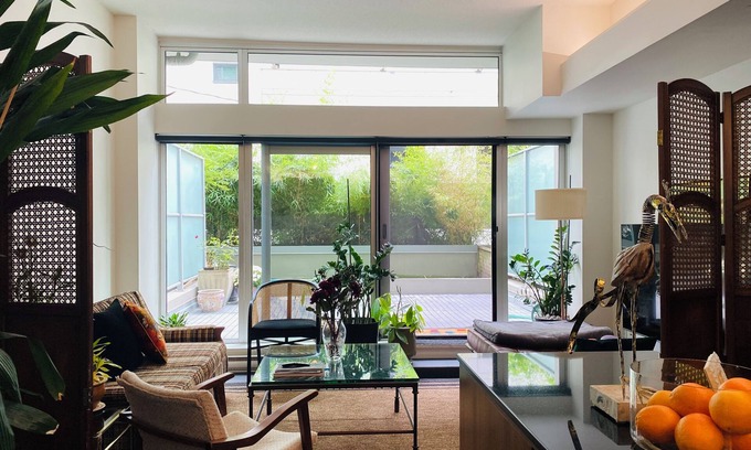 Gastown Apartment | Urban Zen Studio suite - a cozy Central-city retreat, free parking