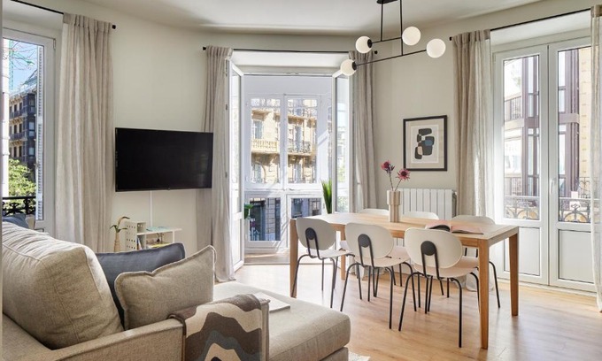 San Sebastian Centro Apartment | Urbieta Suite by FeelFree Rentals