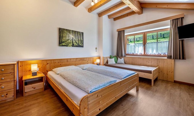 Casola Apartment | Urthalerhof Apt Landhaus
