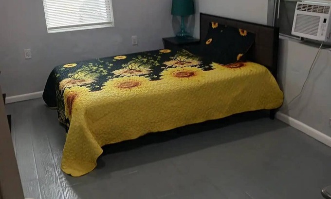 Pompano Beach House | Room with private entrance
