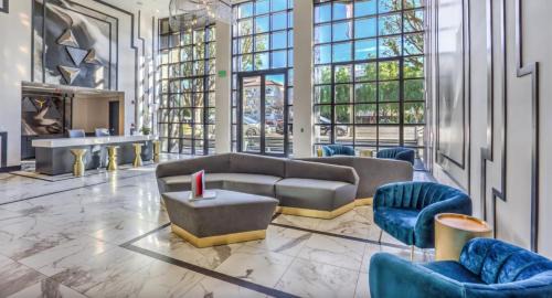Sherman Oaks Apartment | The Sherman Luxe 2 Bed Apt with FREE PARKING