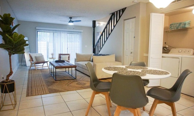 University House | USF & Busch Gardens Townhome Stay