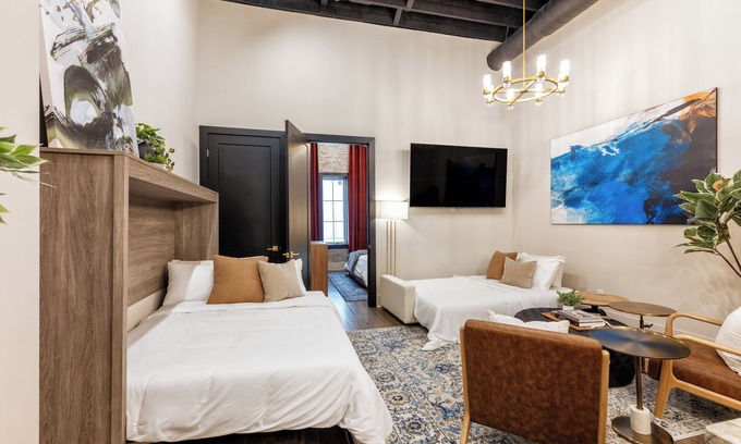 Downtown Nashville Apartment | USL located in heart of Downtown Nashville 10 mins. from Broad way