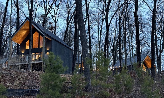 Gatlinburg - Pigeon Forge Cottage | UT Football - 50 minutes Away! - 1