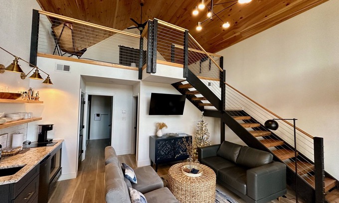 Gatlinburg - Pigeon Forge Cottage | UT Football + Night Views of Pigeon Forge! - 5