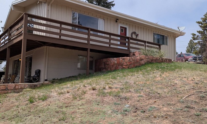 Woodland Park House | Ute Cabin-Spacious Home in the Outskirts of Woodland Park. No Cancellation Fees!