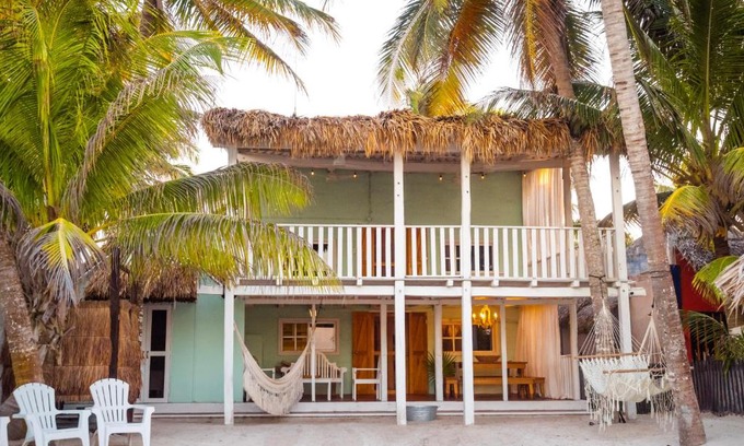 El Cuyo Villa | Utopia Guesthouse & Yoga Studio beachfront home