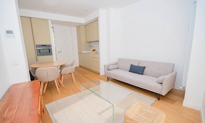 Hispanoamerica Apartment | Víctor De La Serna VDS28