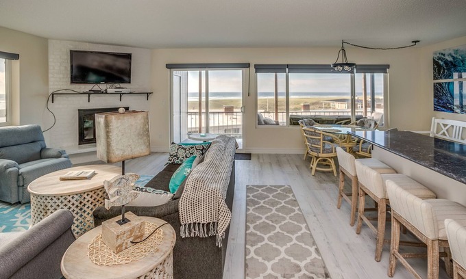 Gearhart Condo | V484 2 Bedroom 2nd Floor ADULTS ONLY, No Cleaning Fees