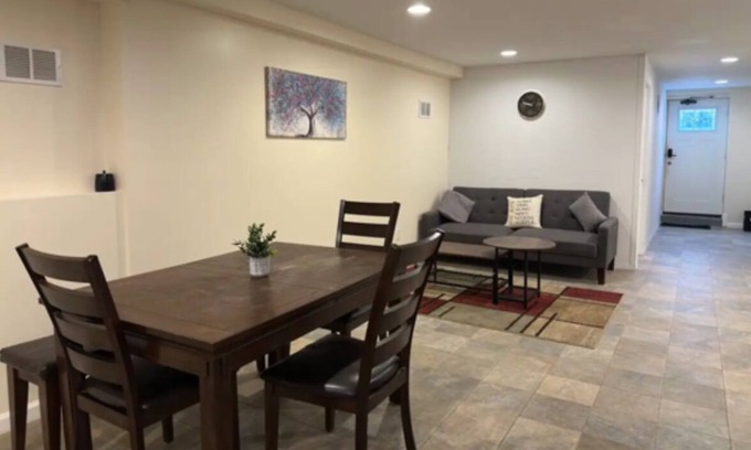 McGinley Square House | V8 Private room Contact host before booking!