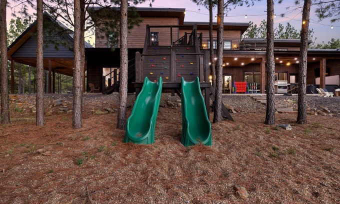 Pickens Cabin | Vacana S&P, Game Area, Fun Slide, Multi-Family Friendly
