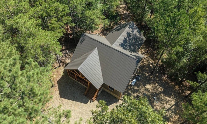 Broken Bow Cabin | Vacana Seek Solitude, Secluded Romantic, Hot Tub, Desk, Fire Pit