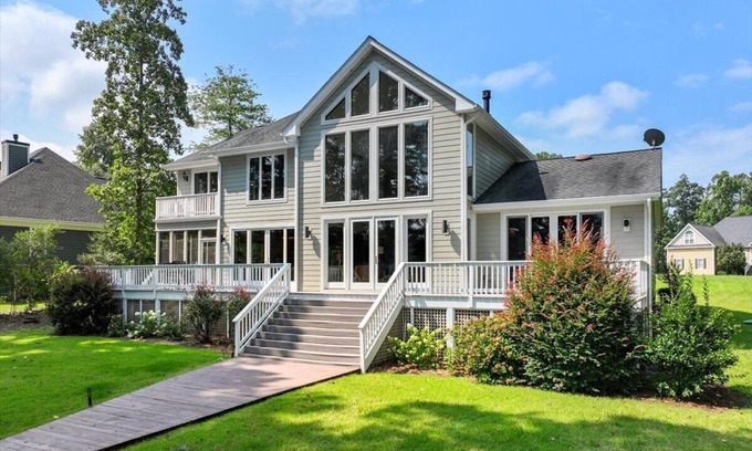 Littleton House | Vacate Reality-Spacious, Waterfront, Pet-Friendly