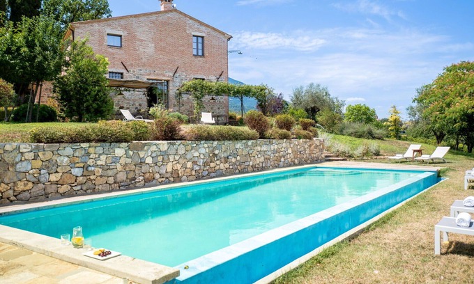 Le Piazze House | Vacation Home in Piazze with 5 bedrooms sleeps 10