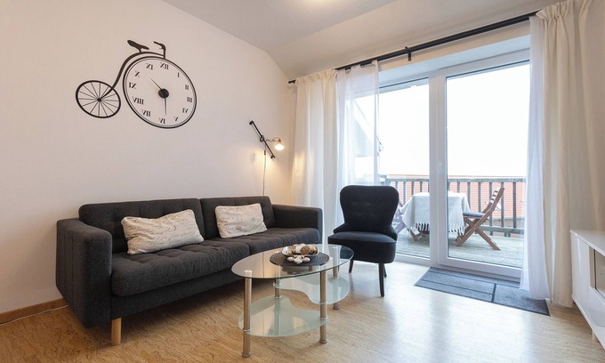 Wremen Apartment | Vacation apartment Wremer Bogen 9-3-6. High above the dyke and with charm.