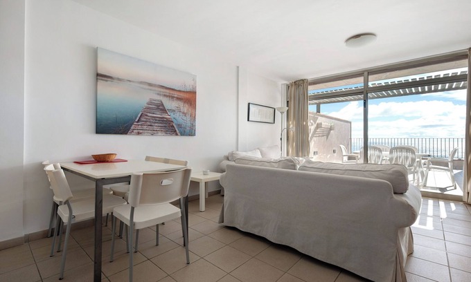 El Medano Apartment | Vacation Apartment "Casa Médano 17" with Sea & Mountain Views & Wi-Fi