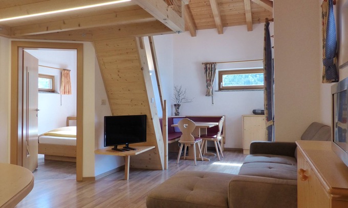 Caines Apartment | Vacation apartment for 2-4 people - south-facing balcony - bathing pond