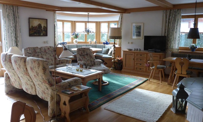 Aschau im Chiemgau Apartment | Vacation apartment 106 sqm living room, bedroom and south-facing terrace