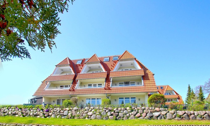 Breege Apartment | Vacation apartment near the harbor with terrace and sea view - Hafenhäuser Breege FeWo 13