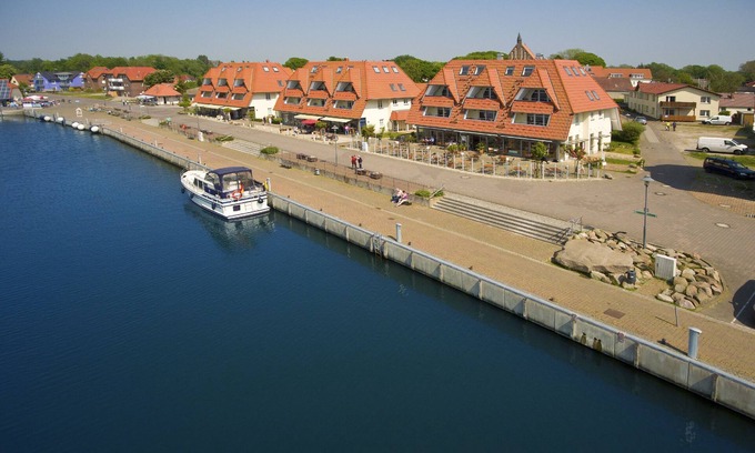 Wiek Apartment | Vacation apartment near the harbor with balcony and sea view - Hafenhäuser Wiek FeWo 04