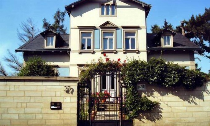Loschwitz Apartment | Vacation apartment 130 sqm in an elegant villa on the Elbe slope
