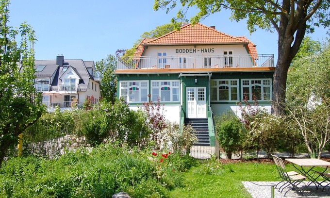 Althagen Apartment | Vacation apartment "Boddenhaus Apartment 3" - 1st floor approx. 98 m² for 2-4 persons
