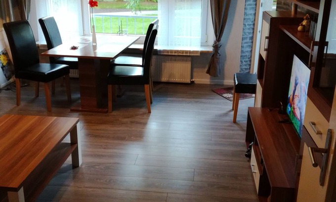 South Geestemunde Apartment | Vacation apartment "Schofftied" near the train station for 5 people