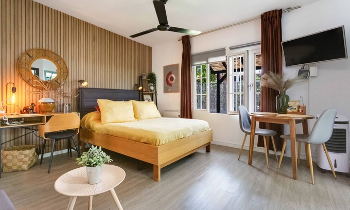 San Cristobal de La Laguna Apartment | Vacation Apartment 'Estudio Universidad En La Laguna' with Terrace, Shared Garden and Wi-Fi