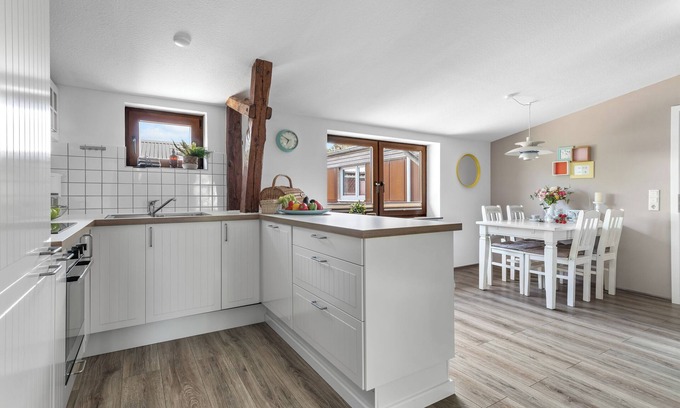 Steinberg Apartment | Vacation apartment in the country house "Hohe Luft" with large garden and 1500 m to the Baltic Sea