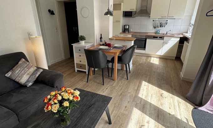 Fehmarn Apartment | Vacation apartment Kleine Sundpfote with large garden.