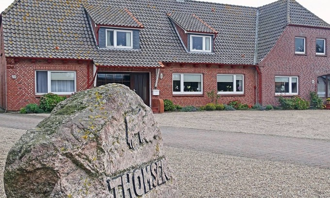 Schwackendorf Apartment | Vacation apartment "Mee(h)r" for families with pets in the middle of Schwackendorf as an ideal domicile for families who want to offer their children a great country program, as well as proximity to the Baltic Sea beach