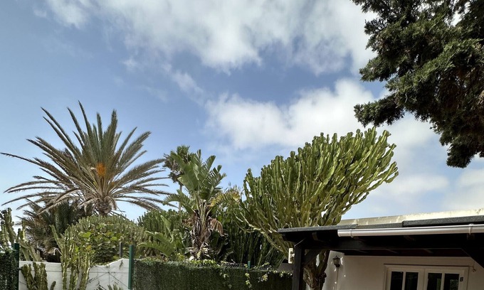 Tinajo Apartment | Vacation Apartment 'Majo's Retreat' with Private Terrace and Wi-Fi