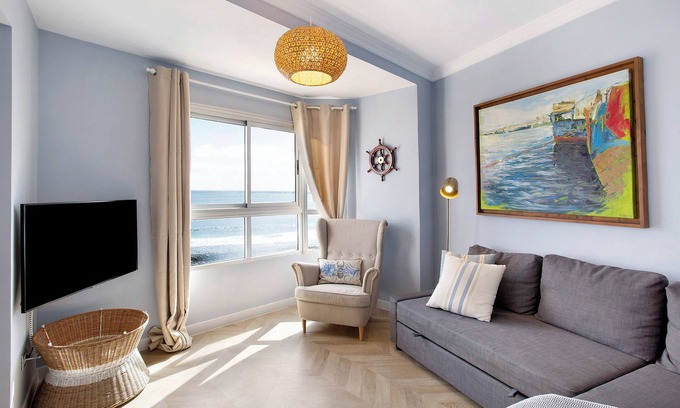 Playa de Arinaga Apartment | Vacation Apartment 'Ocean Side Arinaga' with Sea View and Wi-Fi