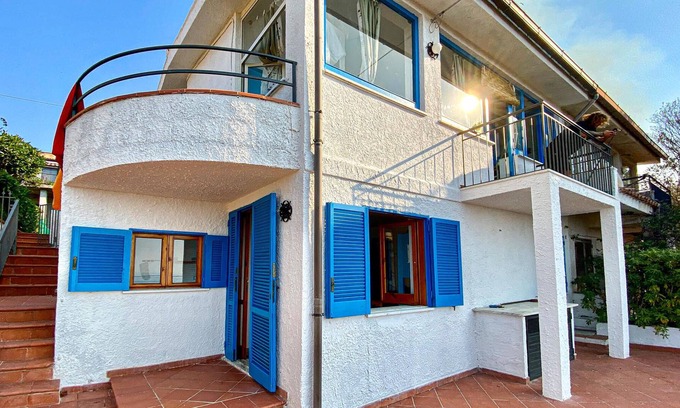 Camerota House | Vacation apartment on the 1st floor of a two-family house, about 3. 8 km from Marina di Camerota, in