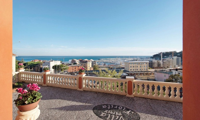 Varazze Apartment | Vacation Apartment Trilocale in villa Apt 5 with Sea View, Garden & Terrace